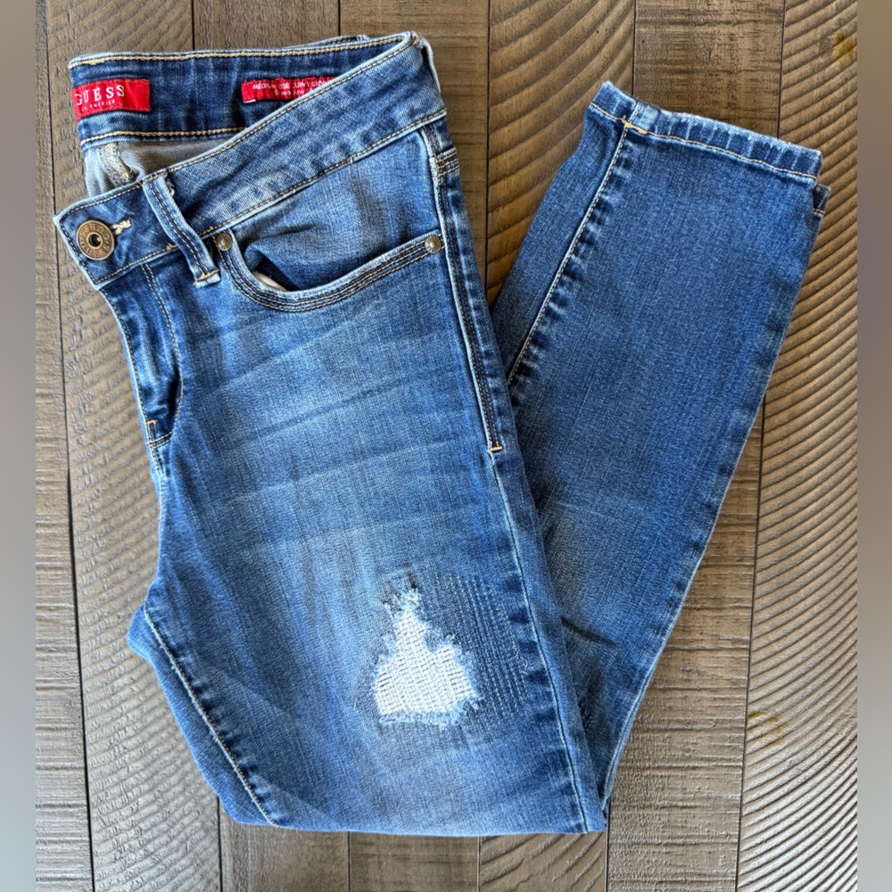 Guess Distressed Ankle/Cropped Jeans Women’s Size 29